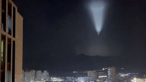 广东多地拍到耀眼发光体 专家回应(广东多地拍到耀眼发光体，专家揭秘真相)