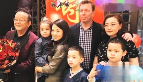 汪峰带3娃过父亲节 二女儿罕见露面(汪峰携三娃温馨共庆父亲节,二女儿罕见露面,家庭幸福溢于言表) 汪峰带3娃过父亲节 二女儿罕见露面(汪峰携三娃温馨共庆父亲节,二女儿罕见露面,家庭幸福溢于言表)