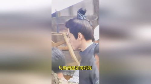 张凌赫拍戏用矿泉水湿身引争议(张凌赫拍戏用矿泉水湿身引争议,探讨影视制作中的细节与争议) 张凌赫拍戏用矿泉水湿身引争议(张凌赫拍戏用矿泉水湿身引争议,探讨影视制作中的细节与争议)